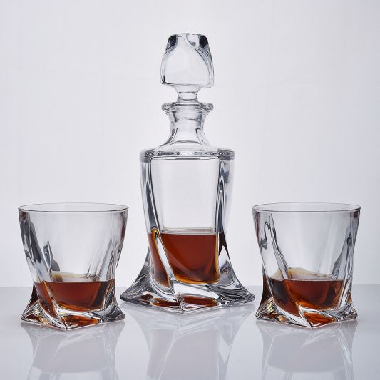Quadro 3-Piece Whisky Decanter Set in Presentation Box